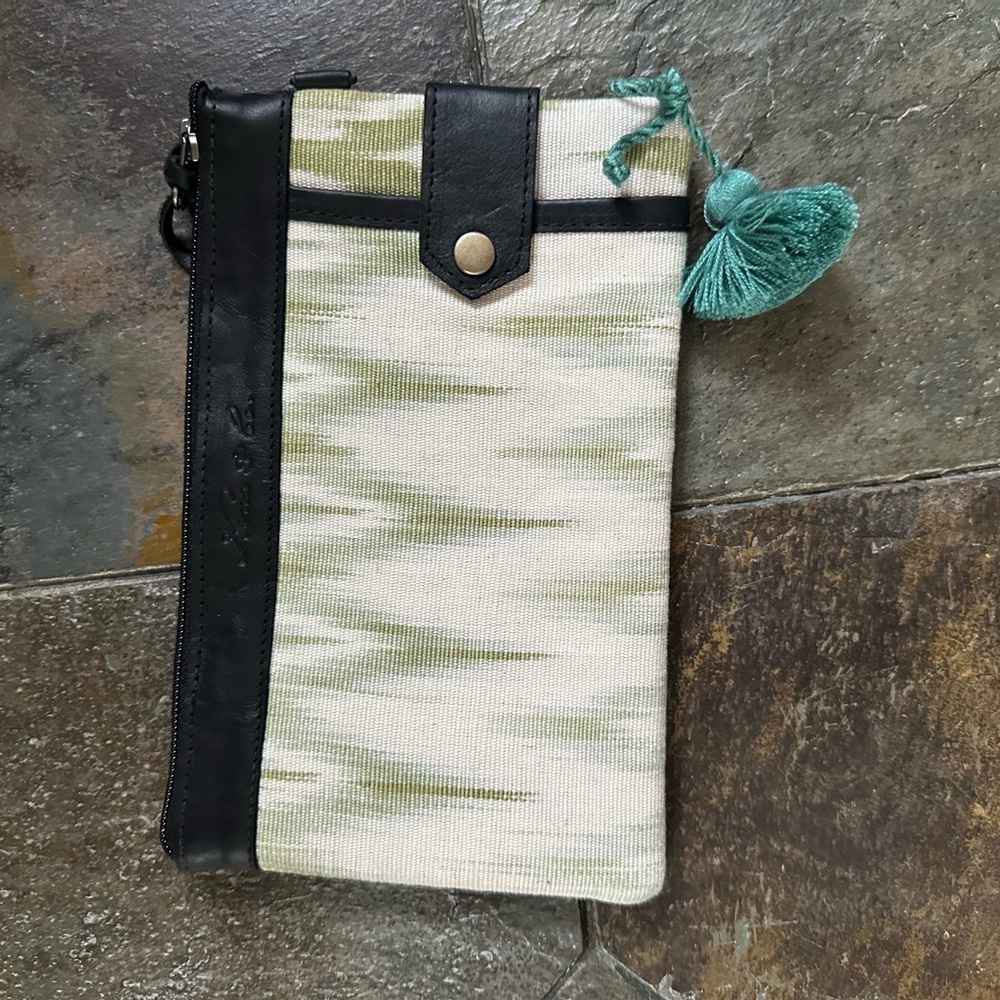 Nena and Co everything clutch